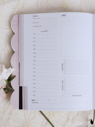 Go Getter Undated Daily Planner - Scalloped Soft Bound Washed Mauve